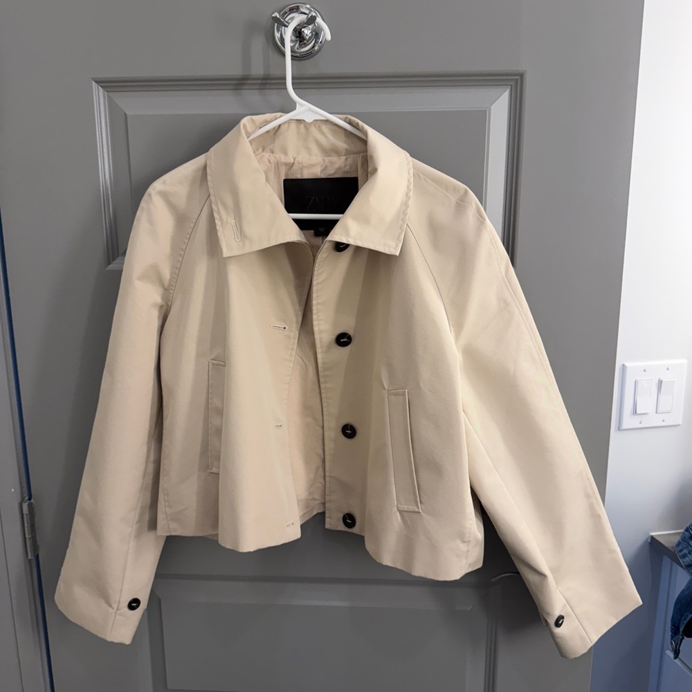 Zara Cropped Trench Coat size M